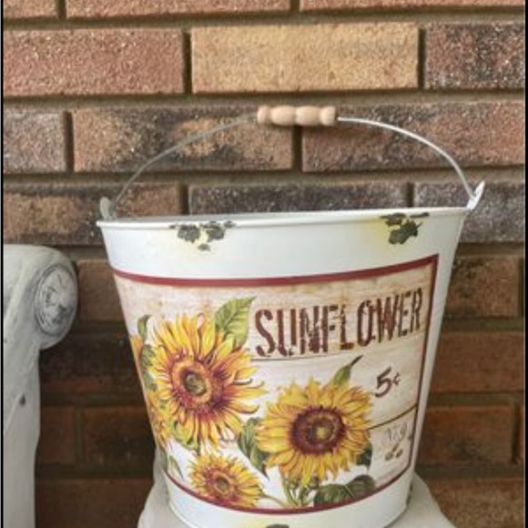 *Cream Distressed Sunflower Bucket - Picture 6 of 10